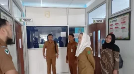 Bupati Natuna Cen Sui Lan saat mengunjungi melakukan kantor di kawasan pusat pemerintahan Kabupaten Natuna, yang terletak di kawasan Jalan Batu Sisir, Bukit Arai, Ranai. Foto: Batampos