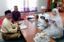 pasangan pengantin Hermanto bin Gek Hiok dan Putri Ranik Jintan binti Sucipto yang melangsungkan akad nikah di Balai Nikah KUA Bintan Timur. Foto: INIKEPRI.COM