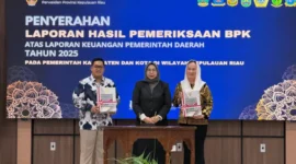 Bupati Natuna Cen Sui Lan saat menerima laporan hasil pemeriksaan BPK tahun 2025 dan memperoleh WTP. Foto: INIKEPRI.COM