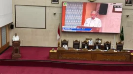 Wali Kota Batam Amsakar Achmad di DPRD Kota Batam. Foto: Istimewa 