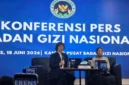 Jubir sekaligus Wakil Kepala Badan Gizi Nasional RI, Agustina Arumsari (yang memegang mic) saat memberikan keterangan pada pers di Gedung Badan Gizi Nasional RI, Jakarta, Kamis, 18 Juni 2026. Foto: RRI/ Agnes Claudia