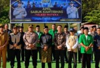H Raja Mustakim Ketua Dewan Pengarah KPDN bersama Kapolres Natuna, tokoh agama dan tokoh masyarakat pada Apel Sabuk Kamtibmas di Polres Natuna. Foto: Istimewa 