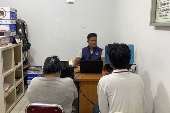 Tersangka penganiayaan anak di Batam. Foto: ANTARA