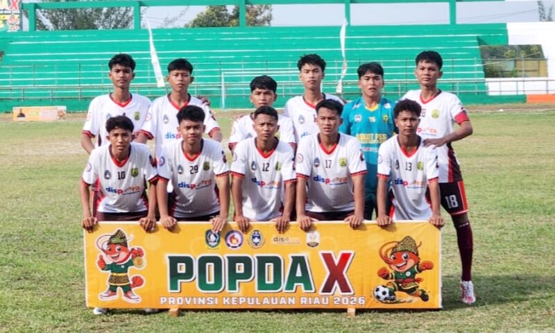 Tim Sepakbola Tanjungpinang menang di laga perdana POPDA Kepri 2026. Foto: INIKEPRI.COM