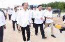 Wakil Kepala BP Taskin Iwan Sumule didampingi Wali Kota Batam Amsakar Achmad (kiri) pada peluncuran SiTaskin Pesisir di KNMP Sembulang di Batam. Foto: INIKEPRI.COM/Media Center Batam