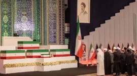 Upacara pemakaman kenegaraan diadakan untuk mendiang Pemimpin Tertinggi Iran Ali Khamenei, yang tewas dalam serangan yang dilancarkan oleh AS dan Israel pada 28 Februari, di Masjid Imam Khomeini Mosalla di Teheran, Iran. Foto: Reuters 