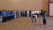 Sekretaris Daerah (Sekda) Provinsi Kepri Misni melantik para CPNS jadi PNS baru di Aula Wan Seri Beni Pulau Dompak, Tanjungpinang. Foto: ANTARA
