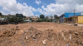 Hamparan lahan di kawasan yang disebut warga sebagai bagian dari koridor ROW 30 Kampung Tua Sei Tering telah berubah menjadi tanah terbuka dengan permukaan relatif rata. Foto diambil INIKEPRI.COM saat peninjauan lapangan pada 2 Juni 2026. Foto: INIKEPRI.COM