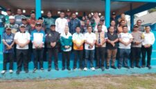 Bupati Natuna, Cen Sui Lan, secara resmi membuka Turnamen Antar Desa dalam rangka Hari Ulang Tahun (HUT) ke-108 Desa Kelanga di Lapangan Sepak Bola Desa Kelanga, Kecamatan Bunguran Timur Laut. Foto: MANDALAPOS