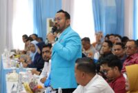 Ketua KNPI Kepri Andhi Kusuma dalam Dialog Kebangsaan bersama Menteri Koordinator Bidang Politik dan Keamanan (Menko Polkam) RI, Jenderal TNI (Purn.) Djamari Chaniago, di Gedung Lancang Kuning Polda Kepulauan Riau. Foto: INIKEPRI.COM