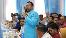Ketua KNPI Kepri Andhi Kusuma dalam Dialog Kebangsaan bersama Menteri Koordinator Bidang Politik dan Keamanan (Menko Polkam) RI, Jenderal TNI (Purn.) Djamari Chaniago, di Gedung Lancang Kuning Polda Kepulauan Riau. Foto: INIKEPRI.COM