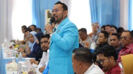 Ketua KNPI Kepri Andhi Kusuma dalam Dialog Kebangsaan bersama Menteri Koordinator Bidang Politik dan Keamanan (Menko Polkam) RI, Jenderal TNI (Purn.) Djamari Chaniago, di Gedung Lancang Kuning Polda Kepulauan Riau. Foto: INIKEPRI.COM