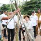 Wakil Wali Kota Batam, Li Claudia Chandra, menanam pohon di kawasan DAS Baloi Indah. Foto: INIKEPRI.COM/Media Center Batam 