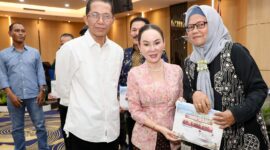 Wali Kota Batam Amsakar Achmad dan Wakil Wali Kota Batam Li Claudia Chandra di silaturahmi bersama masyarakat Lubukbaja. Foto: INIKEPRI.COM/Media Center Batam 