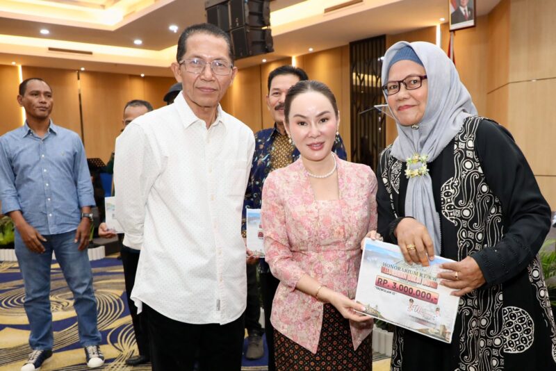 Wali Kota Batam Amsakar Achmad dan Wakil Wali Kota Batam Li Claudia Chandra di silaturahmi bersama masyarakat Lubukbaja. Foto: INIKEPRI.COM/Media Center Batam