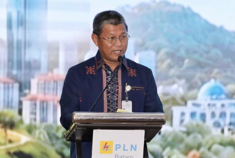 Sekretaris Daerah Kota Batam, Firmansyah, saat menghadiri kunjungan kerja Duta Besar Swedia untuk Indonesia, H.E. Daniel Blockert, sekaligus menyaksikan penandatanganan Perjanjian Jual Beli Tenaga Listrik (PJBTL) PLTGU Batam 3 dan Batam 4 di Auditorium Tanjung Kasam, Kantor Korporat PLN Batam, Kamis (16/7/2026). Foto: INIKEPRI.COM/Media Center Batam