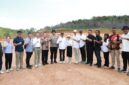 Kepala BP Batam, Amsakar Achmad, bersama Wakil Kepala BP Batam, Li Claudia Chandra, meninjau progres pembangunan Sekolah Rakyat Merah Putih yang berlokasi di Rempang. Foto: INIKEPRI.COM/BP Batam