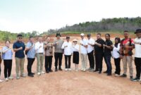 Kepala BP Batam, Amsakar Achmad, bersama Wakil Kepala BP Batam, Li Claudia Chandra, meninjau progres pembangunan Sekolah Rakyat Merah Putih yang berlokasi di Rempang. Foto: INIKEPRI.COM/BP Batam 