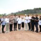 Kepala BP Batam, Amsakar Achmad, bersama Wakil Kepala BP Batam, Li Claudia Chandra, meninjau progres pembangunan Sekolah Rakyat Merah Putih yang berlokasi di Rempang. Foto: INIKEPRI.COM/BP Batam 
