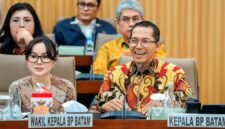 Kepala BP Batam Amsakar Achmad dan Wakil Kepala BP Batam Li Claudia Chandra di DPR RI. Foto: INIKEPRI.COM/BP Batam 