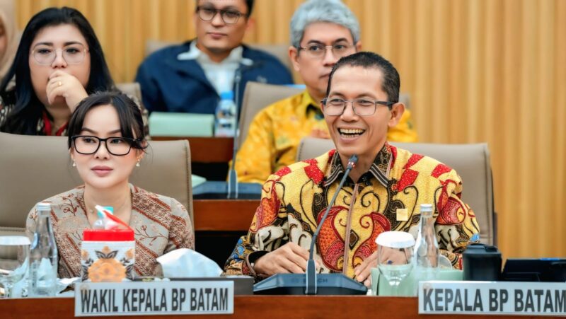 Kepala BP Batam Amsakar Achmad dan Wakil Kepala BP Batam Li Claudia Chandra di DPR RI. Foto: INIKEPRI.COM/BP Batam 