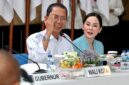 Wali Kota Batam, Amsakar Achmad, didampingi Wakil Wali Kota Batam, Li Claudia Chandra, menyampaikan saran saat menerima kunjungan Pansus DPR RI dan DPD RI di Kantor Wali Kota Batam. Foto: INIKEPRI.COM/Media Center Batam