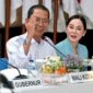 Wali Kota Batam, Amsakar Achmad, didampingi Wakil Wali Kota Batam, Li Claudia Chandra, menyampaikan saran saat menerima kunjungan Pansus DPR RI dan DPD RI di Kantor Wali Kota Batam. Foto: INIKEPRI.COM/Media Center Batam 