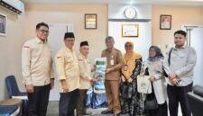 Sekda Kota Batam, Firmansyah, menerima Laporan Tahunan 2025 BAZNAS Batam di Kantor Wali Kota Batam. Foto: INIKEPRI.COM/Media Center Batam