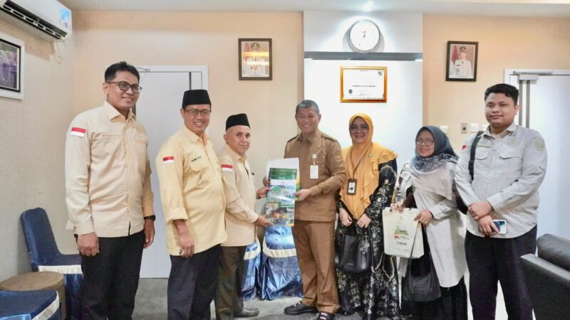 Sekda Kota Batam, Firmansyah, menerima Laporan Tahunan 2025 BAZNAS Batam di Kantor Wali Kota Batam. Foto: INIKEPRI.COM/Media Center Batam