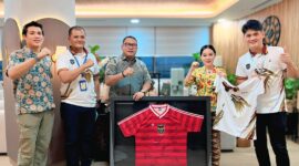 Wakil Kepala BP Batam, Li Claudia Chandra saat menerima jajaran pengurus Batam Premier FC di Batam Centre. Foto:INIKEPRI.COM/BP Batam 
