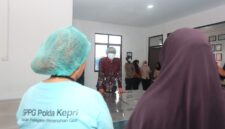 Anwar Anas meninjau SPPG Polda Kepri. Foto: INIKEPRI.COM