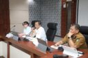 Wali Kota Batam, Amsakar Achmad, didampingi Wakil Wali Kota Batam, Li Claudia Chandra, dan Sekda Batam, Firmansyah, memimpin Rapat Evaluasi Triwulan II/Semester I di Kantor Wali Kota Batam. Foto: INIKEPRI.COM/Media Center Batam 