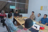 Wali Kota Tanjungpinang Lis Darmansyah dan jajaran mengunjungi perusahaan produsen gula kelapa, gula aren, dan Virgin Coconut Oil (VCO) di Kawasan Industri Candi (KIC), Semarang, Jawa Tengah. Foto: INIKEPRI.COM/TanjungpinangKota