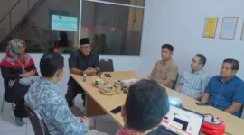 Wali Kota Tanjungpinang Lis Darmansyah dan jajaran mengunjungi perusahaan produsen gula kelapa, gula aren, dan Virgin Coconut Oil (VCO) di Kawasan Industri Candi (KIC), Semarang, Jawa Tengah. Foto: INIKEPRI.COM/TanjungpinangKota 