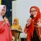 Ketua TP-PKK Batam, Erlita Amsakar, berbincang dengan salah seorang siswi peserta kegiatan Pembinaan Budi Pekerti bagi pelajar di Kecamatan Belakangpadang. Foto: INIKEPRI.COM/Media Center Batam 