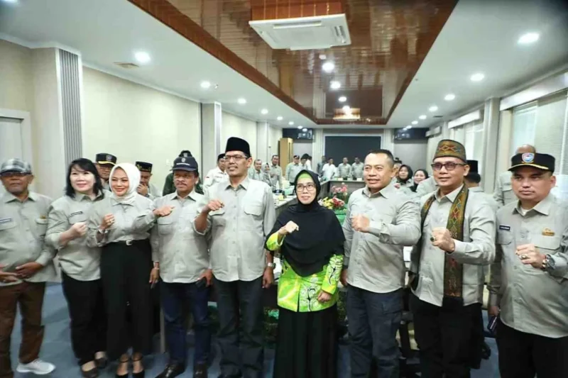 Ketua DPRD Kota Batam Haji Muhammad Kamaluddin menerima kunjungan silaturahmi dan audiensi Forum Pembauran Kebangsaan (FPK) Kota Batam di ruang kerjanya. Foto: INIKEPRI.COM