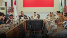 Pertemuan antara Pemkab Natuna dan BPH Migas yang berlangsung di Ruang Rapat I Lantai II Kantor Bupati Natuna. Foto: INIKEPRI.COM