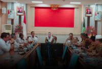 Pemerintah Kabupaten Natuna menerima kunjungan Tim Kedeputian Geostrategi Dewan Pertahanan Nasional (DPN) dalam agenda Courtesy Call yang berlangsung di Ruang Rapat Kantor Bupati Natuna. Foto: INIKEPRI.COM