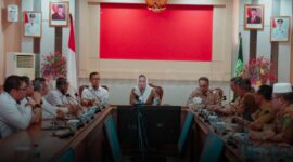 Pemerintah Kabupaten Natuna menerima kunjungan Tim Kedeputian Geostrategi Dewan Pertahanan Nasional (DPN) dalam agenda Courtesy Call yang berlangsung di Ruang Rapat Kantor Bupati Natuna. Foto: INIKEPRI.COM