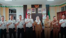 Bupati Natuna Cen Sui Lan menerima audiensi Kepala Kantor Wilayah (Kakanwil) Direktorat Jenderal Imigrasi Kepulauan Riau, Guntur Sahat Hamonangan, beserta rombongan di Ruang Kerja Bupati Natuna. Foto: INIKEPRI.COM