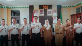 Bupati Natuna Cen Sui Lan menerima audiensi Kepala Kantor Wilayah (Kakanwil) Direktorat Jenderal Imigrasi Kepulauan Riau, Guntur Sahat Hamonangan, beserta rombongan di Ruang Kerja Bupati Natuna. Foto: INIKEPRI.COM