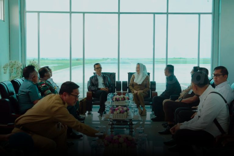 Pemerintah Kabupaten Natuna menyambut kedatangan Tim Kedeputian Geostrategi Dewan Pertahanan Nasional (DPN) beserta rombongan dalam rangka kunjungan kerja ke Kabupaten Natuna. Foto: INIKEPRI.COM