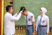 Gubernur Kepulauan Riau, Ansar Ahmad, secara resmi melepas dua putra-putri terbaik Provinsi Kepulauan Riau yang akan mengikuti pemusatan pendidikan dan pelatihan Calon Pasukan Pengibar Bendera Pusaka (Paskibraka) Tingkat Nasional Tahun 2026 di Jakarta. Foto: KepriProv 