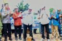 Gubernur Kepulauan Riau Ansar Ahmad dan Wali Kota Batam Amsakar Achmad meletakkan batu pertama SMKN 13 Batam. Foto: INIKEPRI.COM