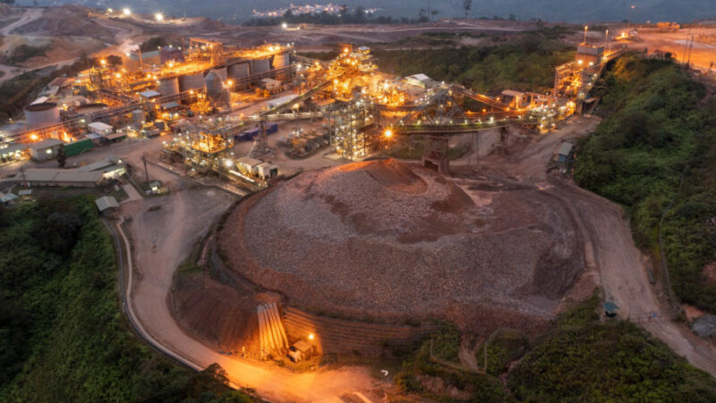 Dukung Green Industry, PLN Salurkan 275 Ribu Unit REC ke PT Agincourt Resources di Medan. Foto: Dok. PLN