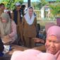 Bupati Natuna Cen Sui Lan di Pasar Murah. Foto: INIKEPRI.COM