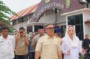 Usai menyambut kedatangan Wakil Gubernur Kepulauan Riau, Dr. Nyanyang Haris Pratamura, S.E., M.Si., di Bandara Raden Sadjad Ranai, Bupati Natuna, Cen Sui Lan, langsung mendampingi Wakil Gubernur meninjau Pasar Rakyat Ranai. Foto: INIKEPRI.COM/NatunaKab