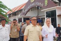 Usai menyambut kedatangan Wakil Gubernur Kepulauan Riau, Dr. Nyanyang Haris Pratamura, S.E., M.Si., di Bandara Raden Sadjad Ranai, Bupati Natuna, Cen Sui Lan, langsung mendampingi Wakil Gubernur meninjau Pasar Rakyat Ranai. Foto: INIKEPRI.COM/NatunaKab