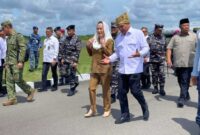 Pemerintah Kabupaten Natuna menyambut kedatangan Menteri Koordinator Bidang Politik dan Keamanan (Menko Polkam) Republik Indonesia beserta rombongan dalam rangka kunjungan kerja ke Kabupaten Natuna. Foto: INIKEPRI.COM