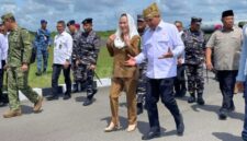 Pemerintah Kabupaten Natuna menyambut kedatangan Menteri Koordinator Bidang Politik dan Keamanan (Menko Polkam) Republik Indonesia beserta rombongan dalam rangka kunjungan kerja ke Kabupaten Natuna. Foto: INIKEPRI.COM